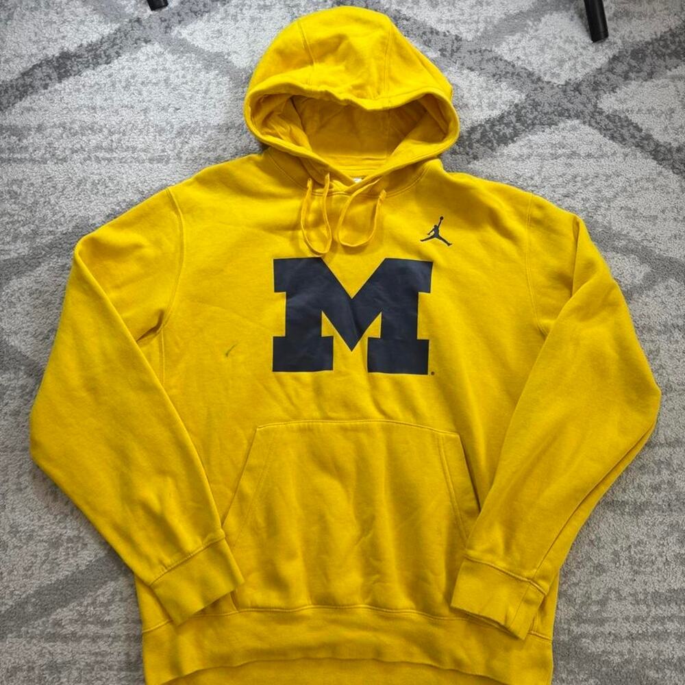 Nike hoodie university of Michigan yellow navy M logo size medium
